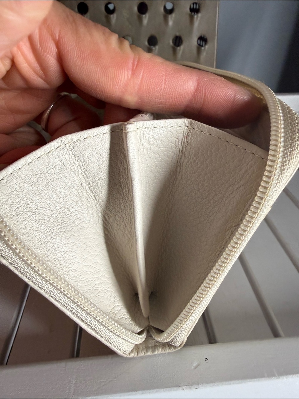 Michael Kors Women's Cream Zip Around Pebbled Leather Large Wallet EUC - Picture 8 of 12